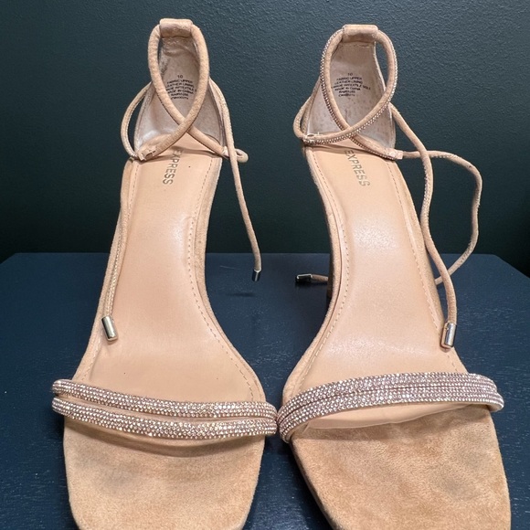 Express Heels with bling detail. - Picture 3 of 5